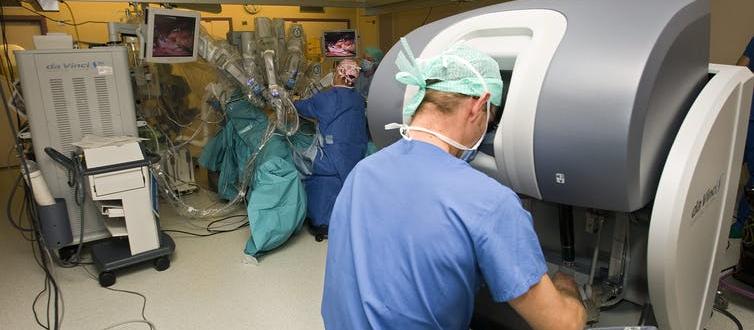 Surgeons in Switzerland use the robot da Vinci to aid a hernia operation. Over a third of US hospitals have at least one surgical robot. AP Photo/Keystone, Salvatore Di Nolfi