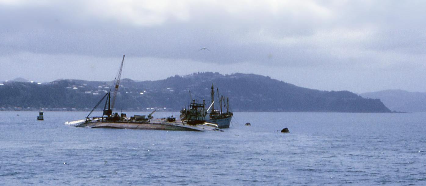 Wahine salvage operation after sinking
