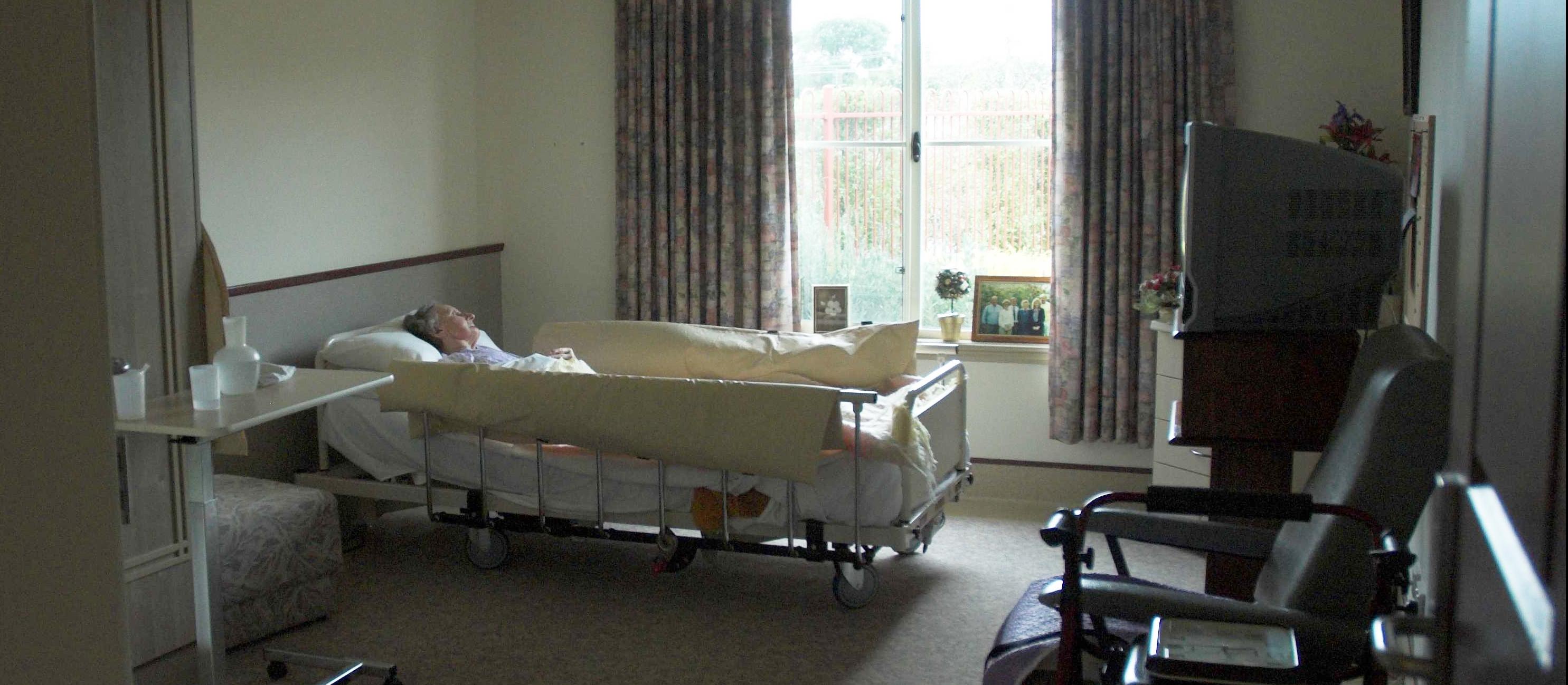Hospital room, dying