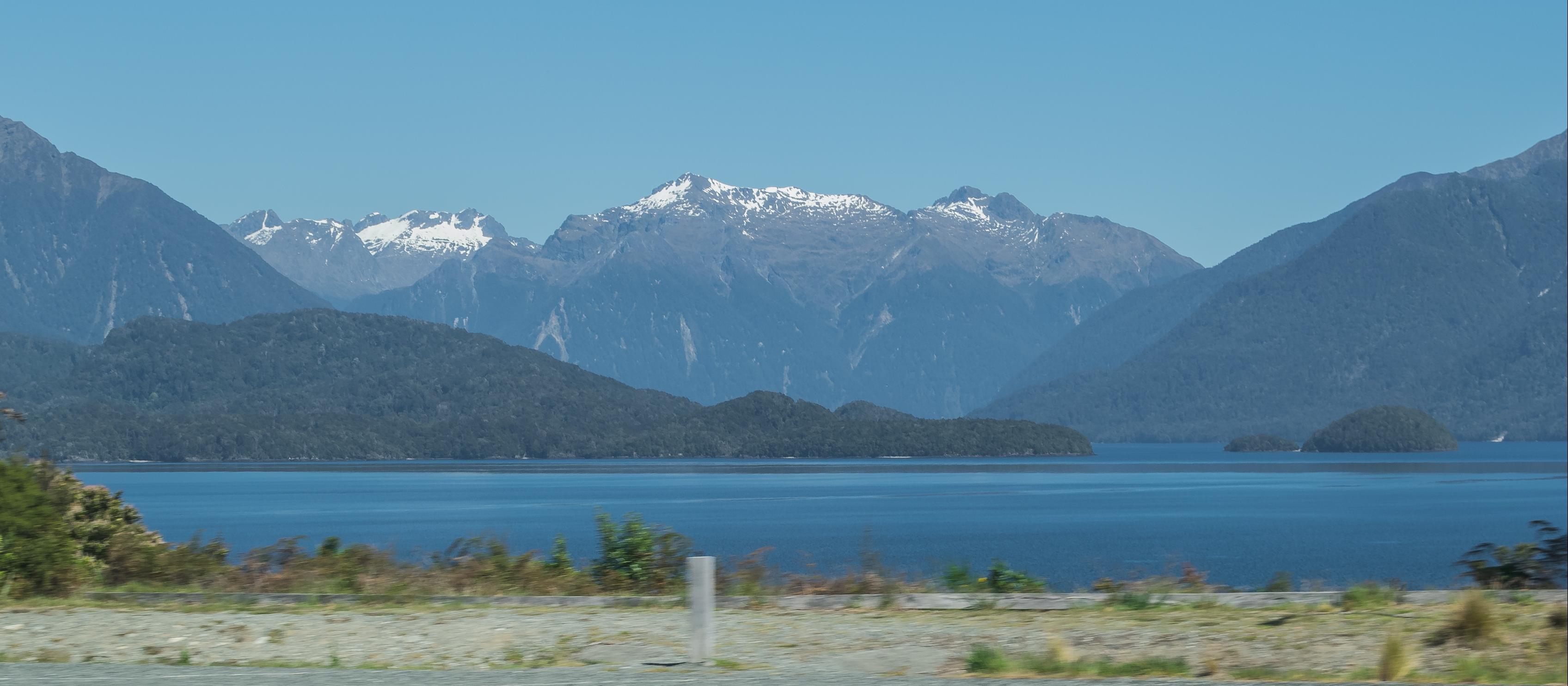 Lake Te Anau [Photo Krzysztof Golik, Wikicommons]
