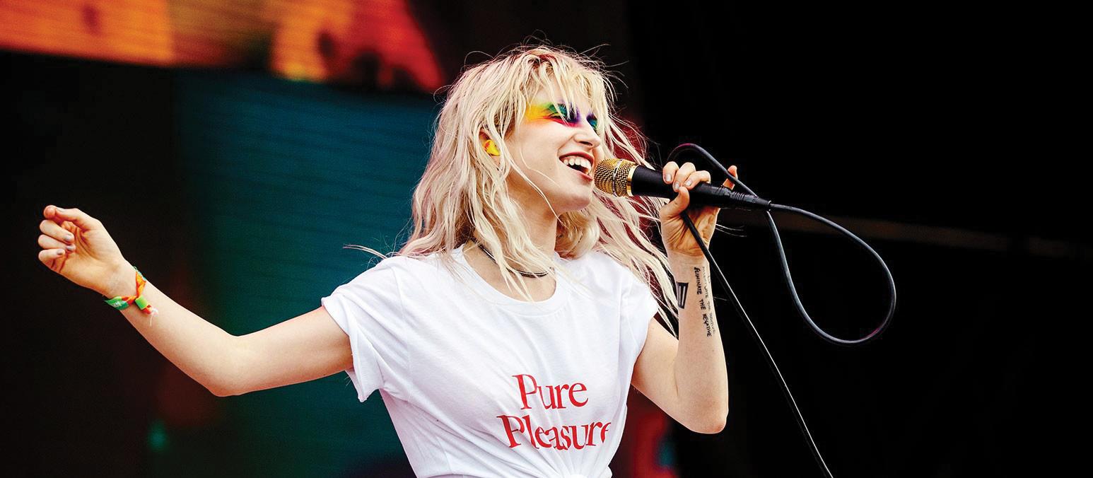 Hayley Williams_Singing_Paramore
