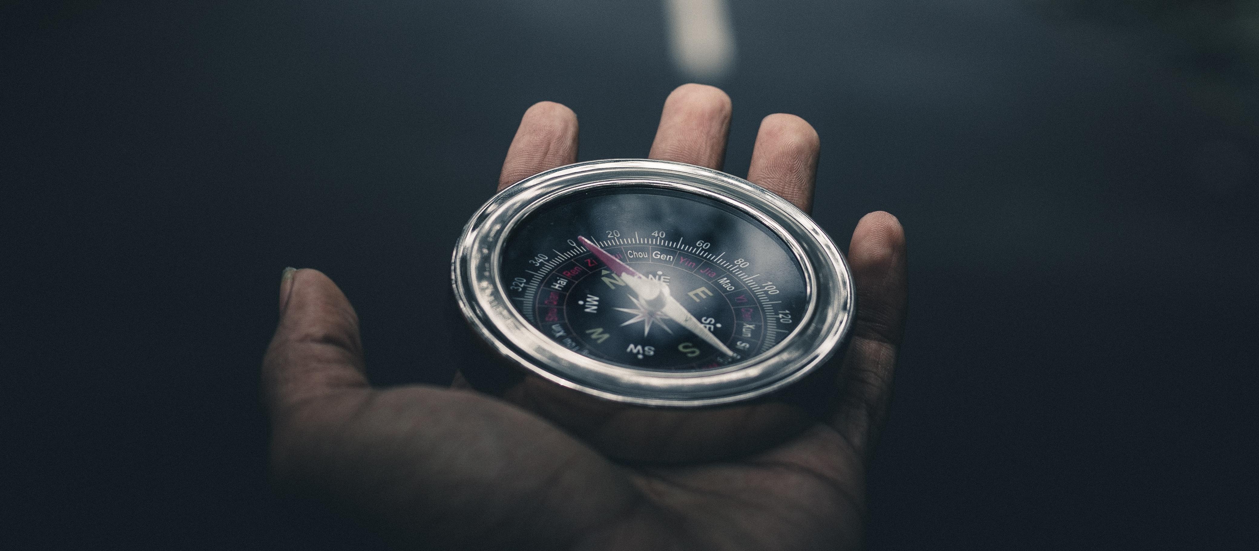 Compass_Ahmed Zayan on unsplash