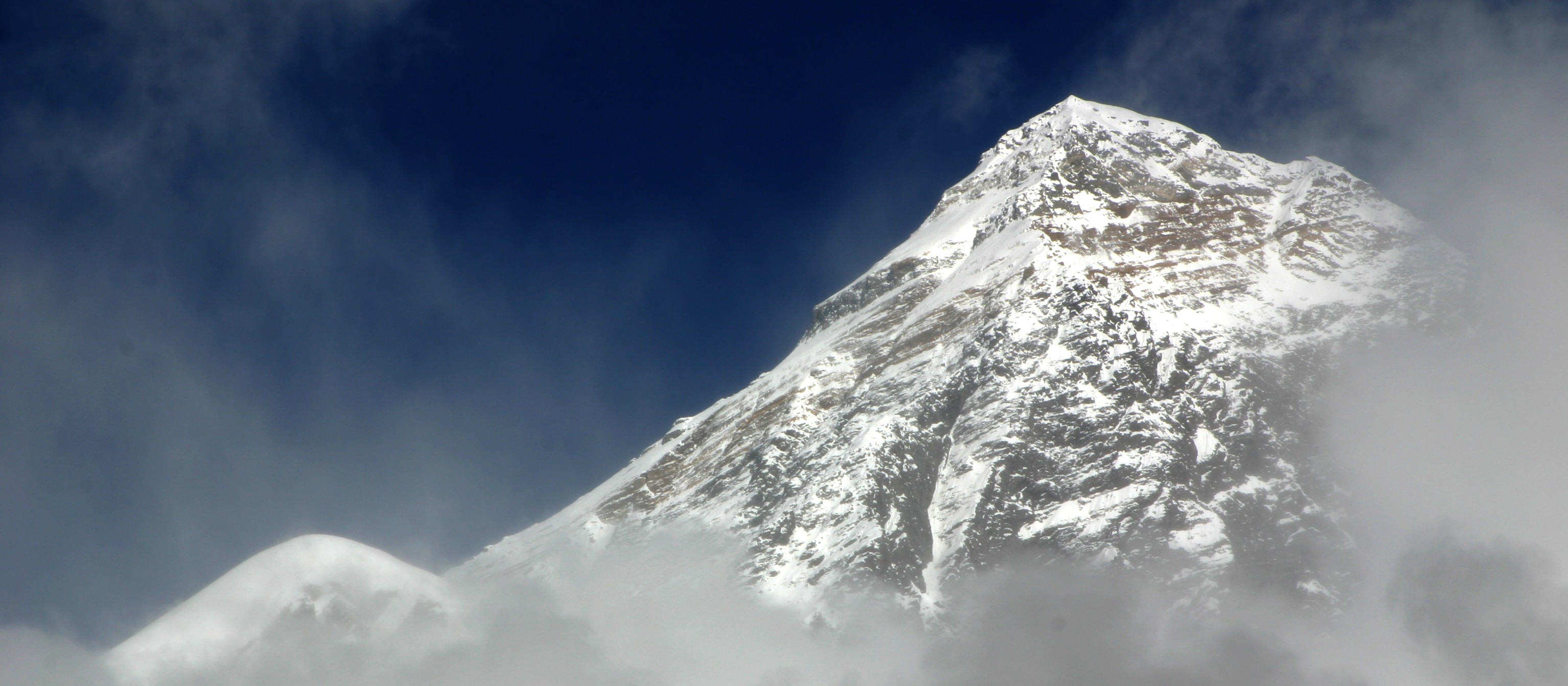Everest Image: Gozitano