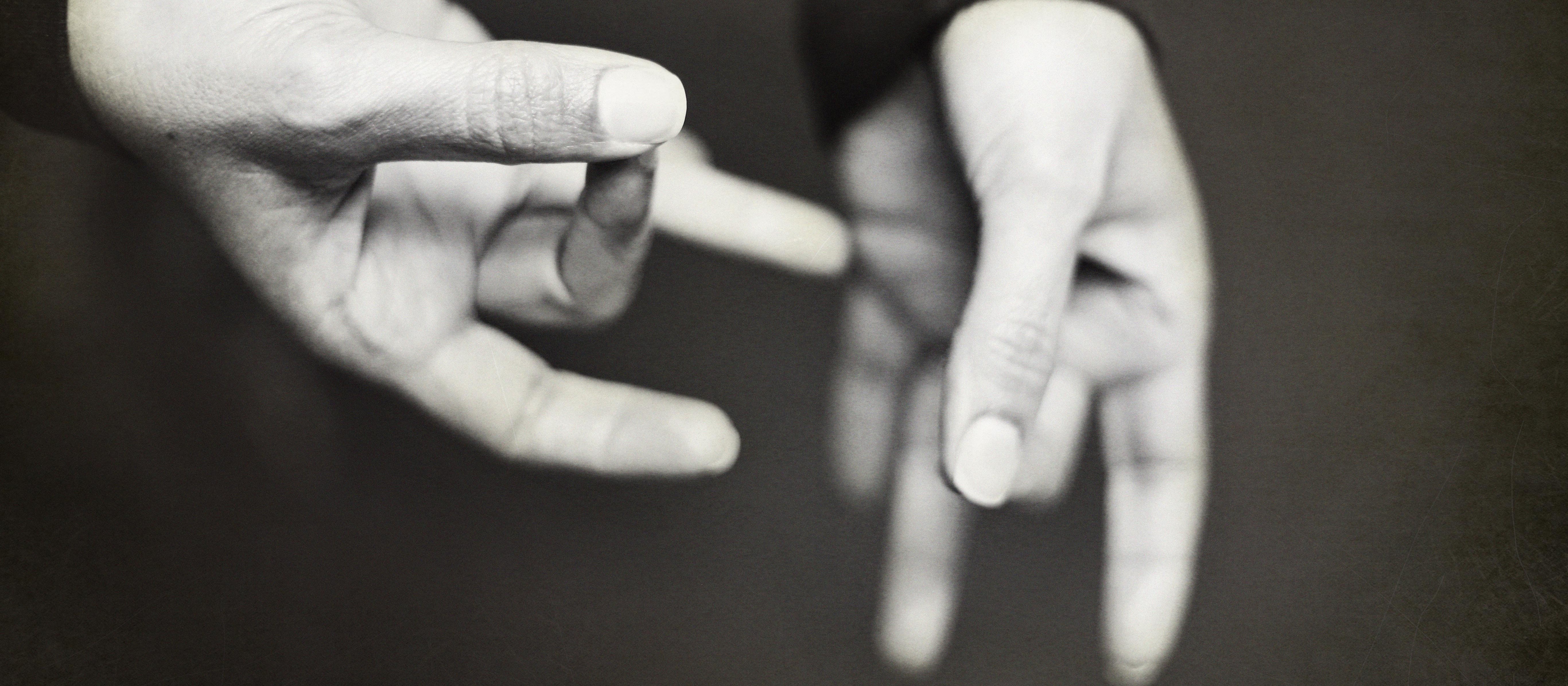 sign language Image: Jo Hilton on Unsplash