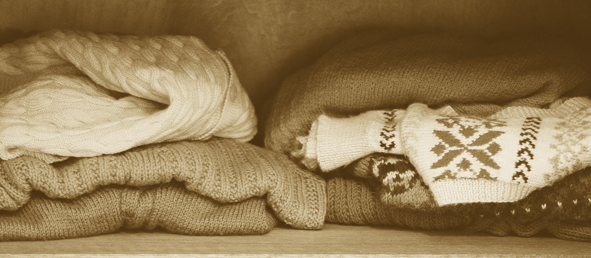 Mens cardigan_Annie Spratt on Unsplash