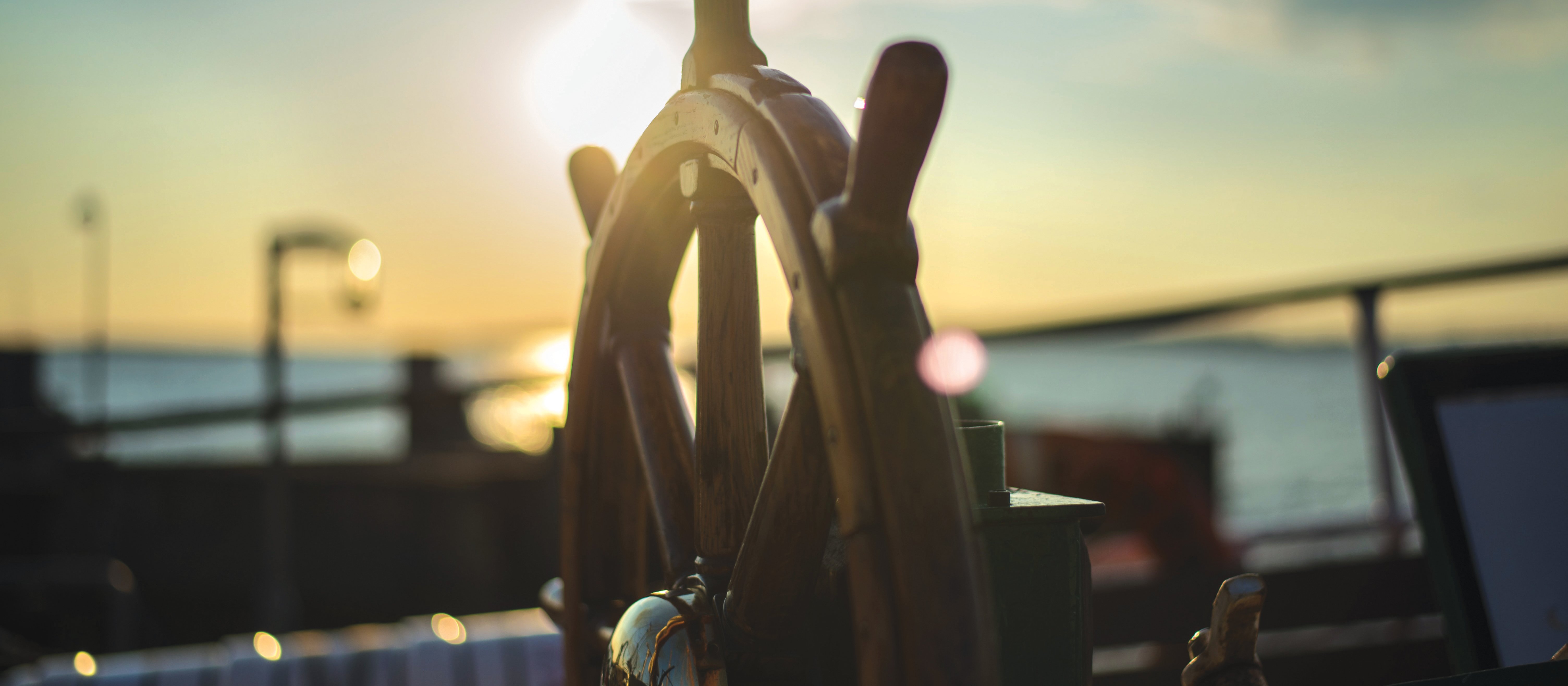 boat's wheel CR Maximilian Weisbecker on Unsplash