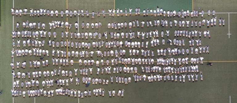440 students at Wellington College to symbolically represent the worst day for deaths from the 1918 influenza pandemic in NZ – a pandemic that was followed by a valuable official inquiry in 1919 [Image: Luke Pilkinton-Ching, University of Otago]