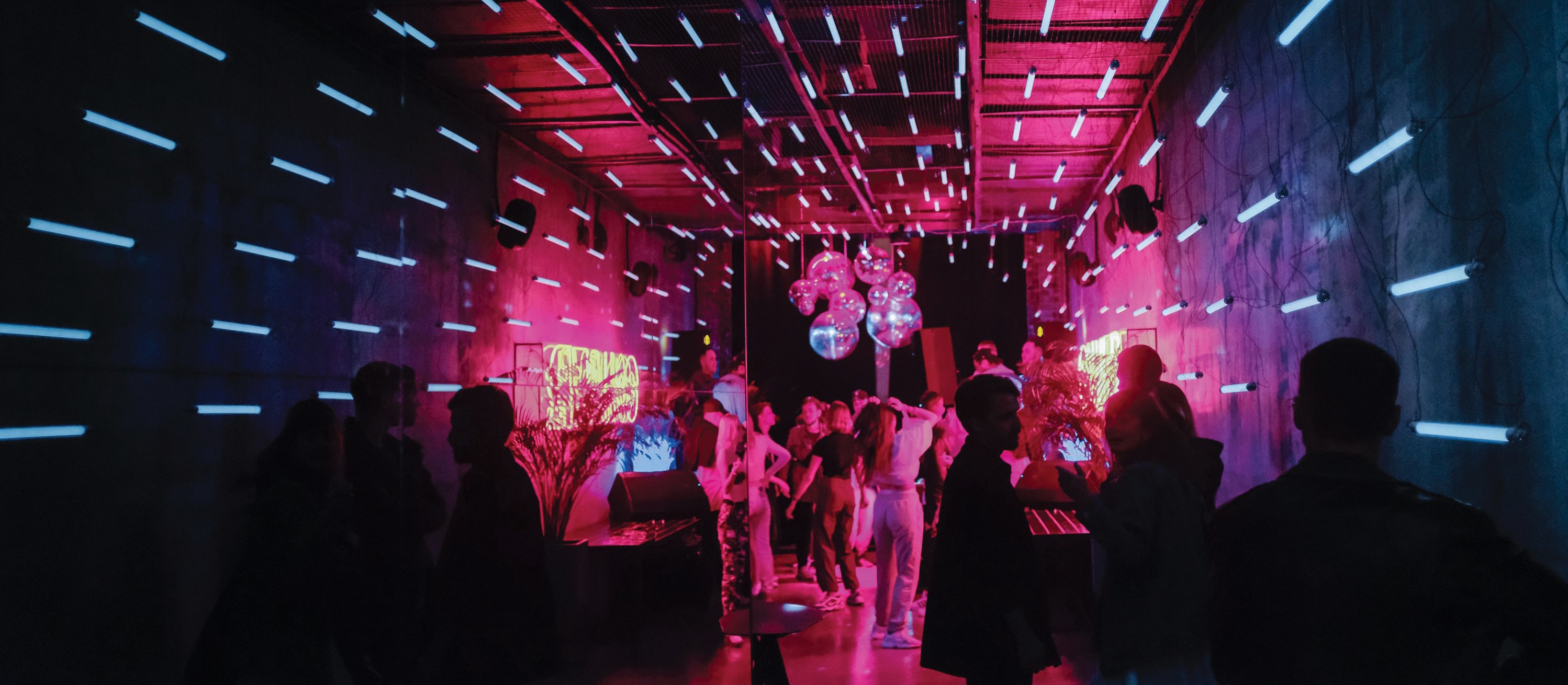 Night Club CR Aleksandr Popov on Unsplash 