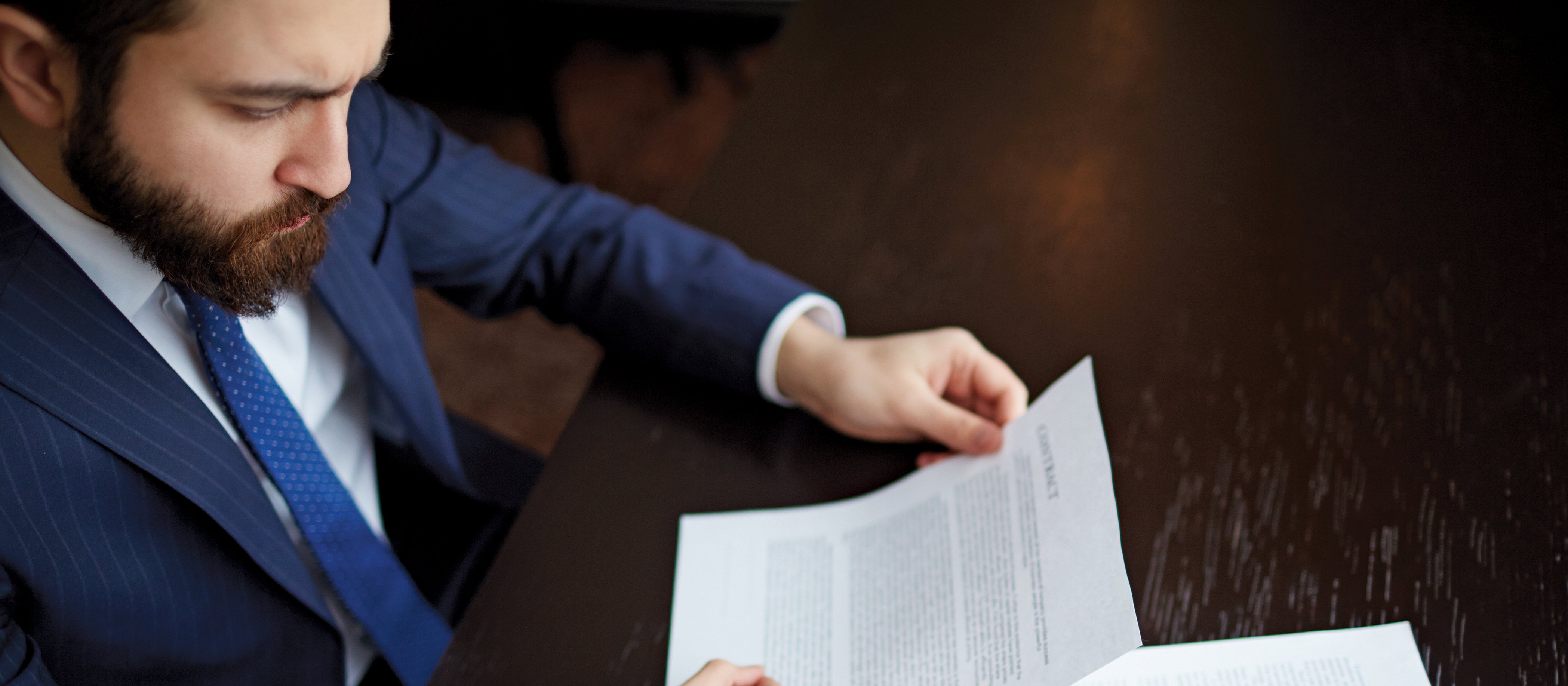 Contract review Freepik