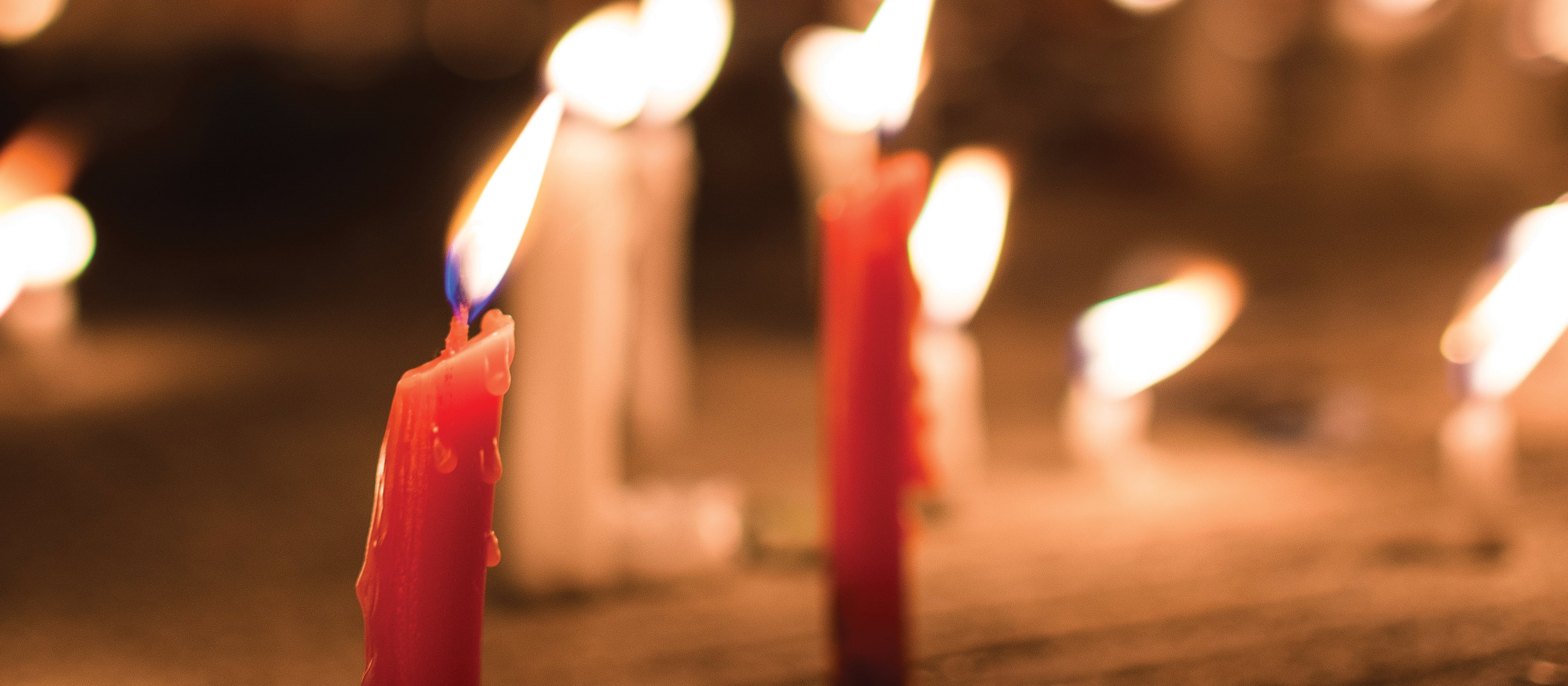 candlelight vigil CR Zinko Hein on Unsplash