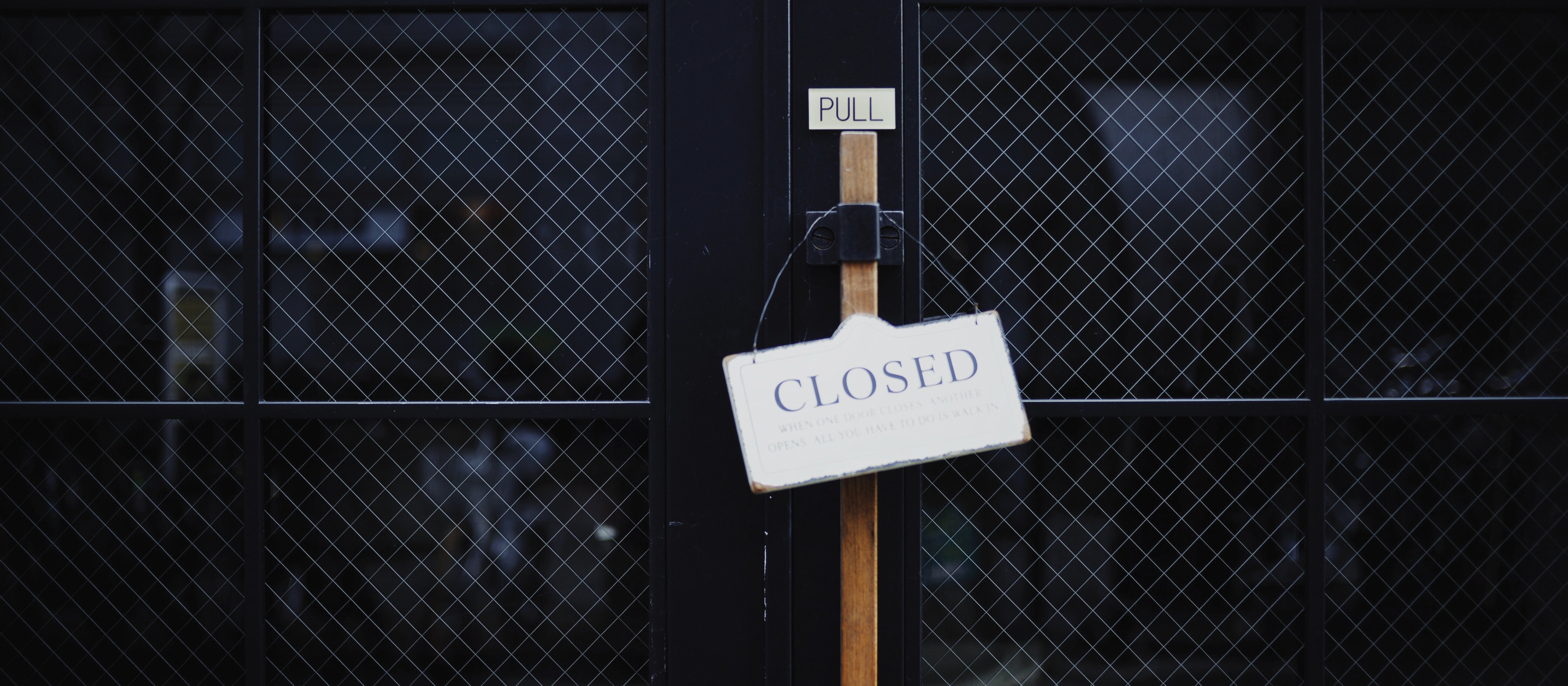 closed sign CR Masaaki Komori on Unsplash