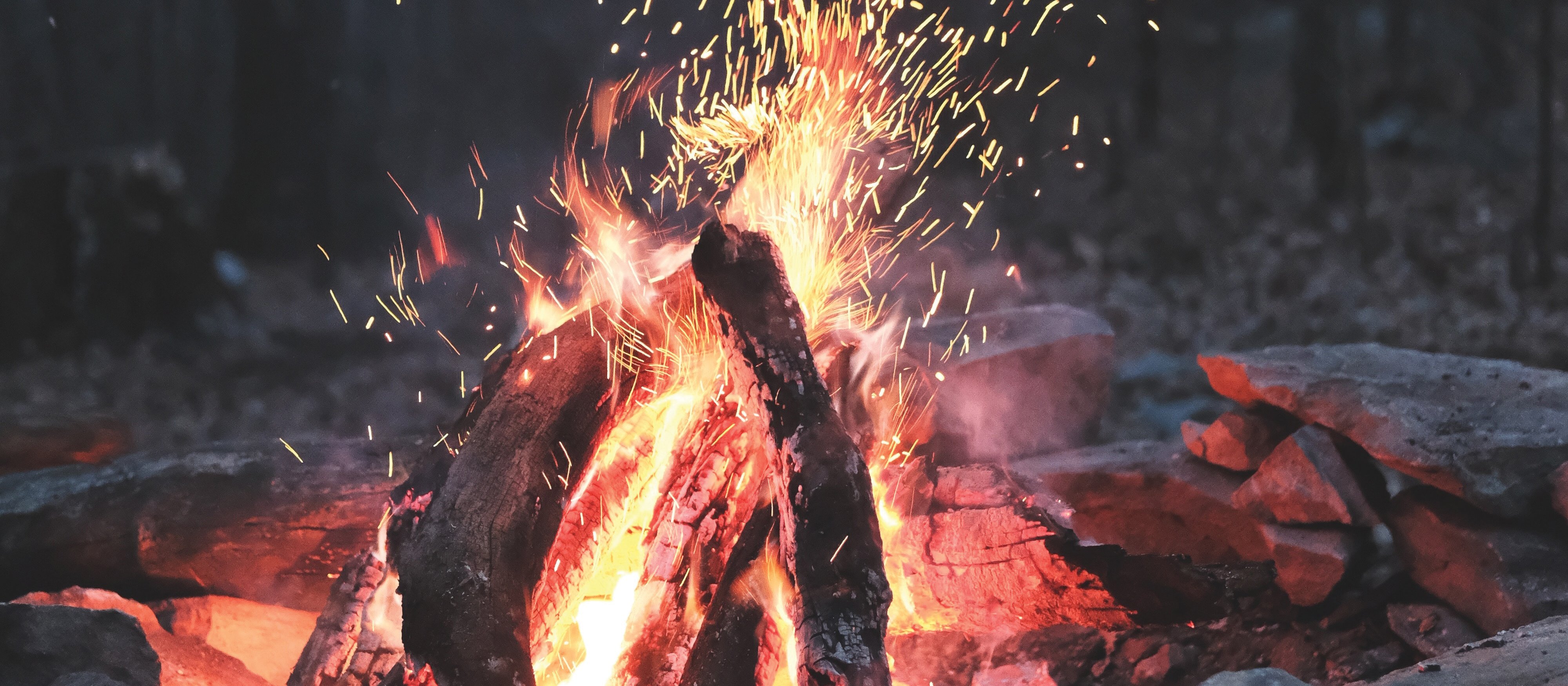 Fire circle CR Wren Meinsberg on Unsplash