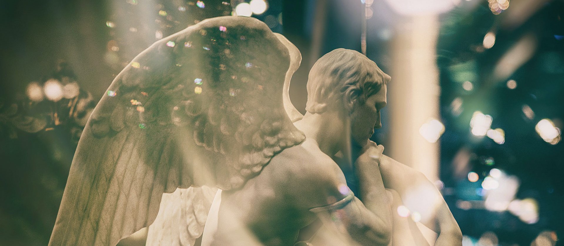 Angel statue male CR Julia Kadel on Unsplash