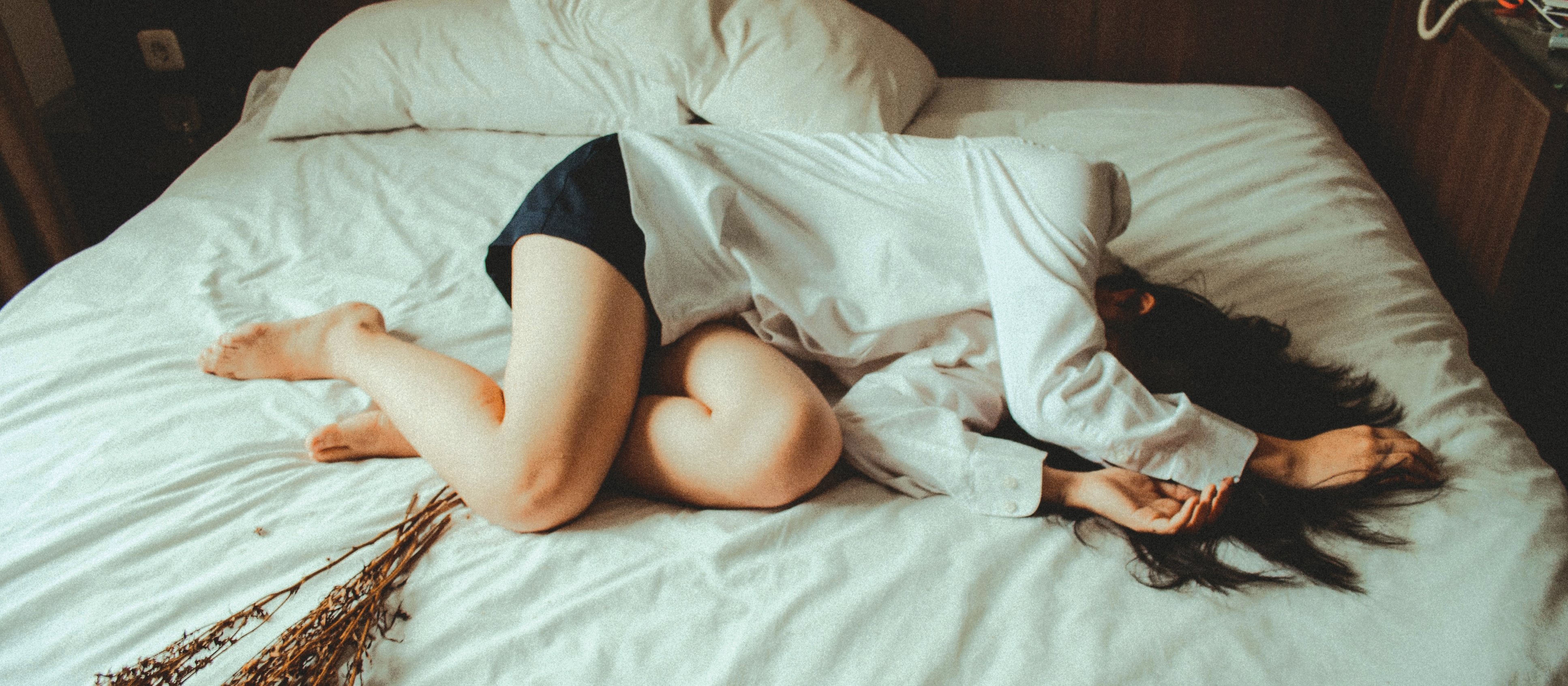Woman in pain CR Yuris Alhumaydy on Unsplash