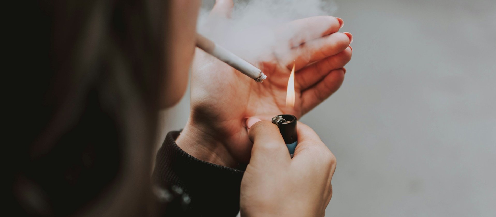 Smoking_youngwoman_CR_Lilartsy_on_Unsplash