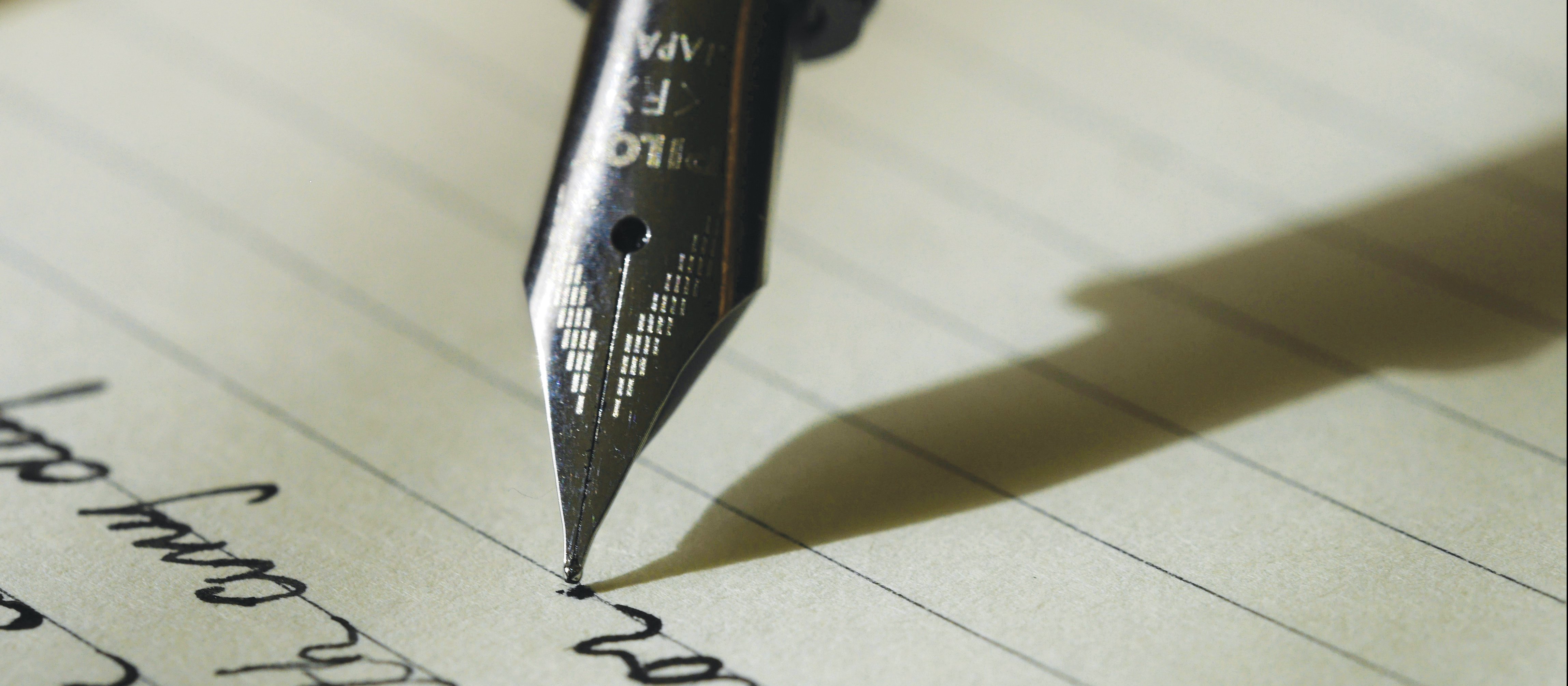 Fountain pen CR Aaron Burden on Unsplash