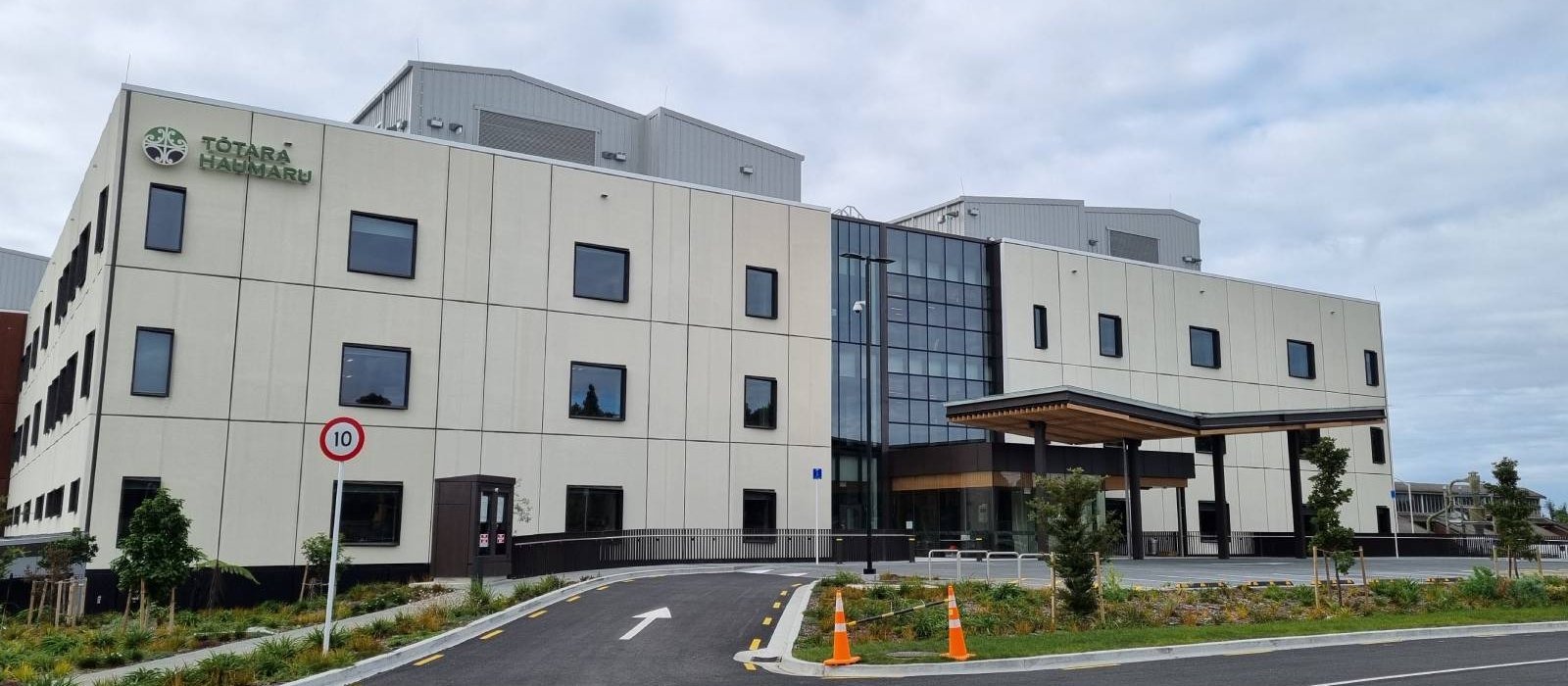 View of the new Tōtara Haumaru building at North Shore Hospital