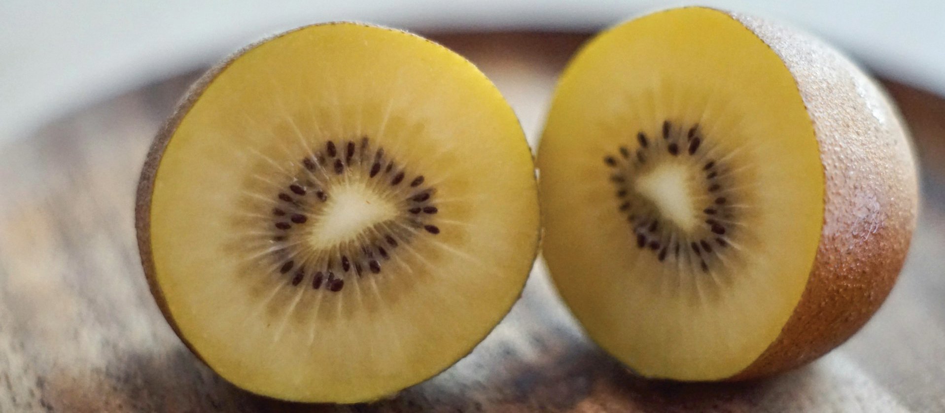 Kiwifruit gold CR Pond Juprasong on Unsplash 