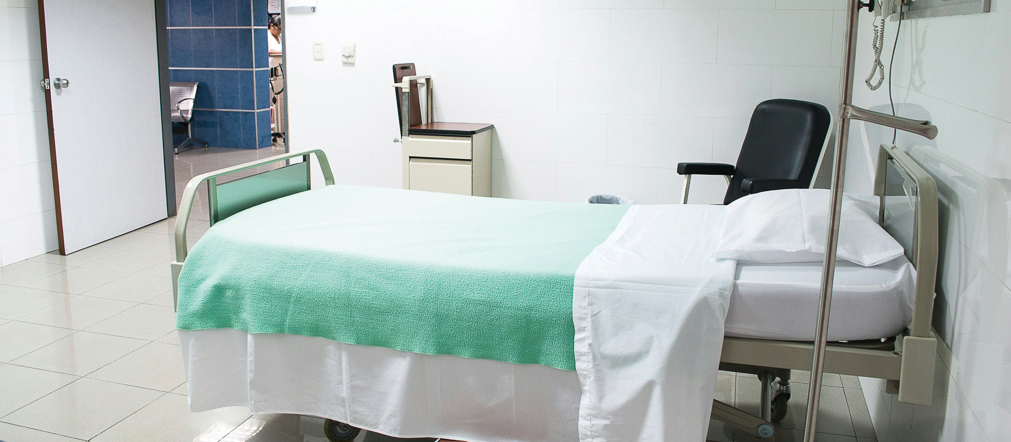 Hospital clinic bed CR Martha Dominguez De Gouveia on Unsplash