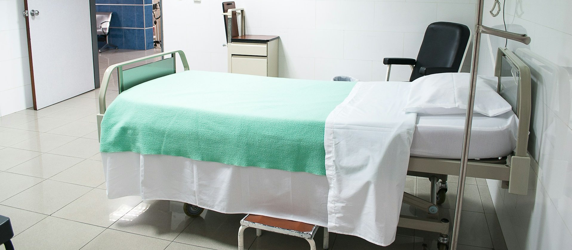 Hospital clinic bed CR Martha Dominguez De Gouveia on Unsplash