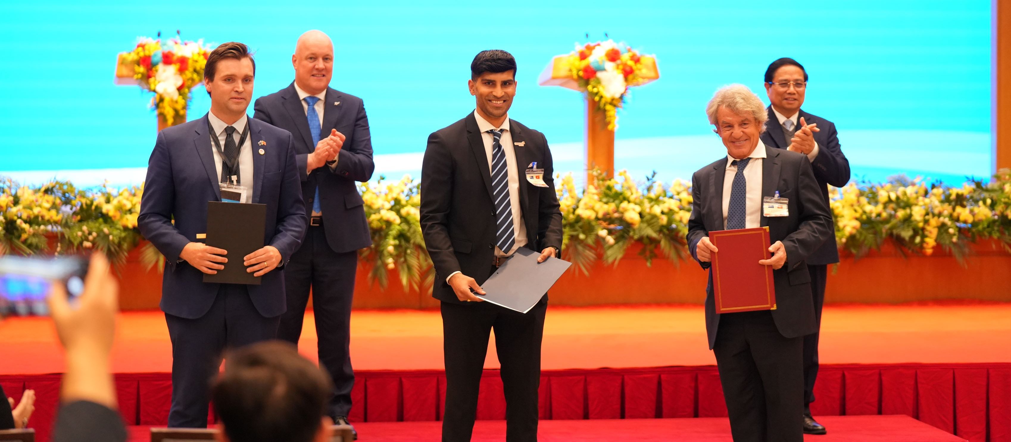 (Left to right) Orion Health CEO Brad Porter, New Zealand Prime Minister Christopher Luxon, McCrae Hospitals CEO Niru Rajakumar, FV Hospital CEO Jean-Marcel Guillon and Prime Minister of Vietnam, Pham Minh Chinh