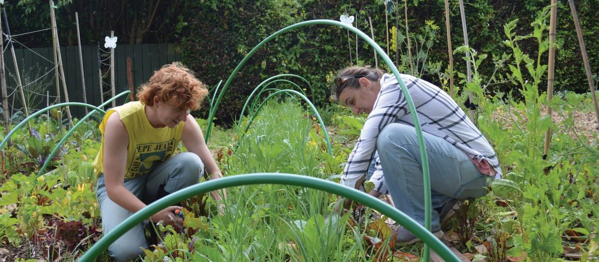 Tamaki Urban Market Garden farmers Britta Hamill (L) and Dani Spoeth (R)