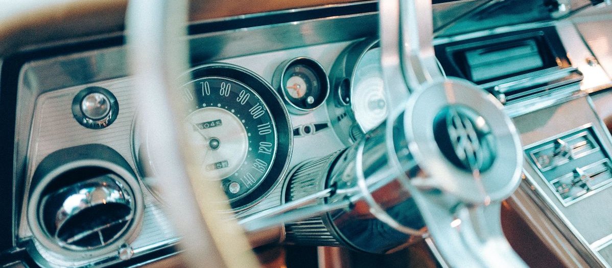 Car dashboard Dominik Leiner on unsplash