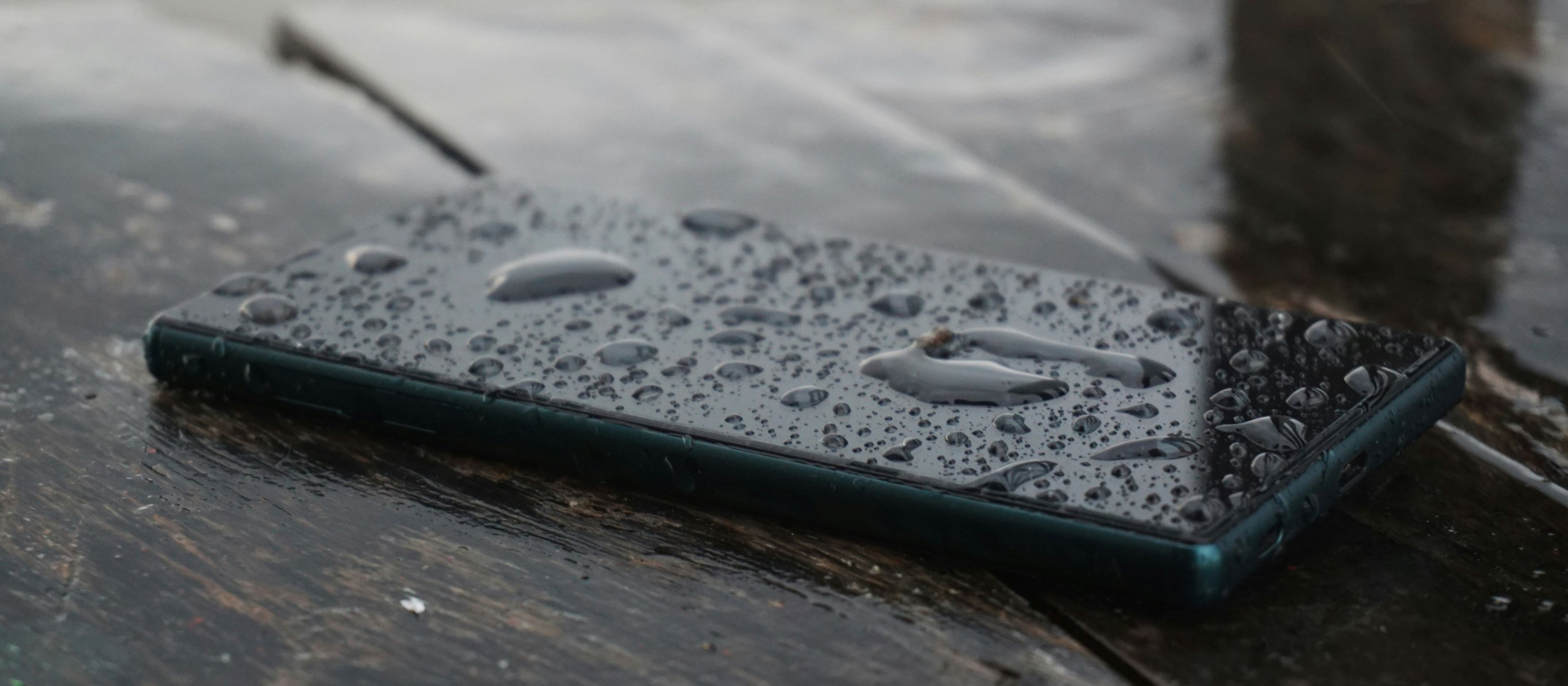 Smartphone, wet, rain