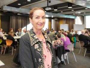 ROBYN SHEARER AT WORKSHOP