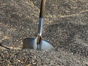 Shovel. Gokhan Polat on Unsplash 