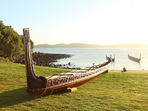 Waka o Te Ana o Maikuku at Waitangi Treaty grounds. By Dirk Pons, SA CC0 1.0