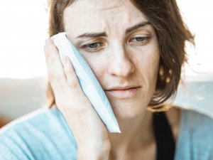 Woman facepain