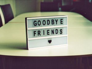 farewell sign_CR_Jan_Tinneberg_on_Unsplash