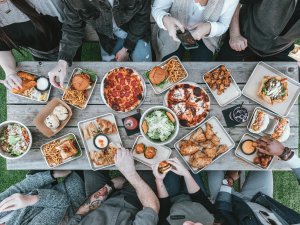 People eating_Spencer Davis on Unsplash