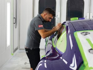 Man painting car 