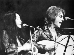 Yoko Ono and John Lennon CR public domain Wikimedia Commons