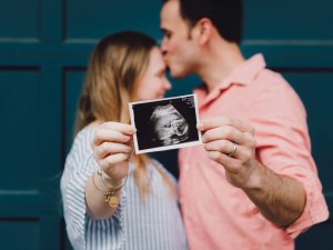 Couple with ultrasound picture