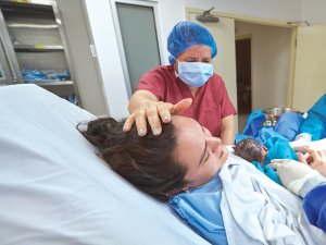 childbirth midwife