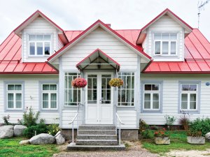 House_CR_Jacques_Bopp_on_unsplash.jpg