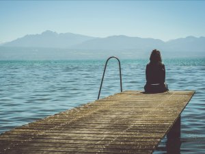 Woman_on_pier_Lake_CR_Paola_Chaaya_on_Unsplash.jpg