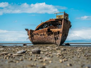 shipwreck_CR_Aneta Foubi╠ükova╠ü on Unsplash.jpeg