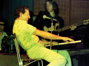 Jerry Lee Lewis 1977 CR Klaus Hiltscher on Wikimedia Commons