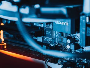 Server CR Florian Krumm on Unsplash