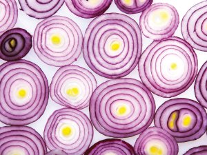 Red onion sliced CR Wilhelm Gunkel on Unsplash