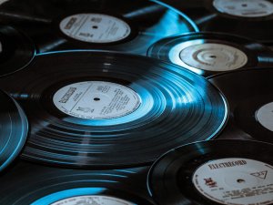 Vinyl records CR Miriana Doroban on Unsplash