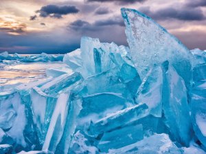 Iceberg CR Sergey Pesterev on Unsplash