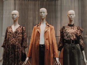 Mannequins CR Kitti Incedi on Unsplash