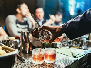 alcohol pouring drinks CR Stanislav Ivanitskiy on Unsplash