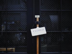 closed sign CR Masaaki Komori on Unsplash