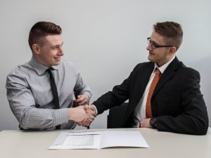 employer employee CR Sebastian Hermann on Unsplash